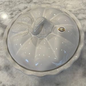 PIE DISH NWT